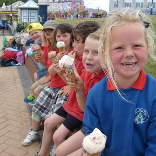 Year 1 Seaside Trip - St Illtyd Primary School